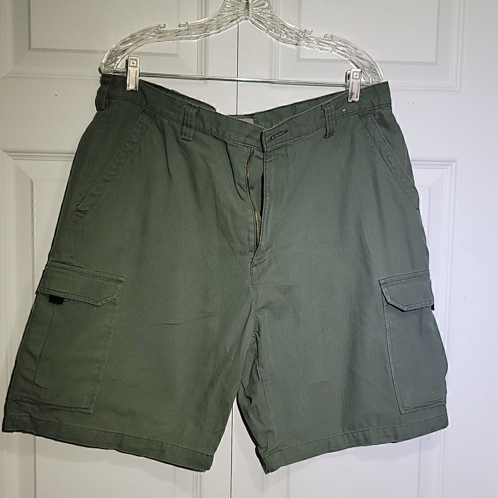 NAVY+GREEN Brand Men's Army Green Cargo Shorts